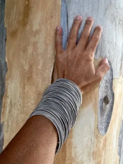 »Armband 97« aus Edelstahlfedern