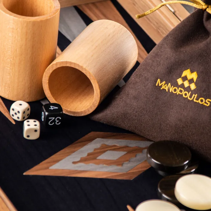 Backgammon, Schwarzeiche mit Walnussintarsien