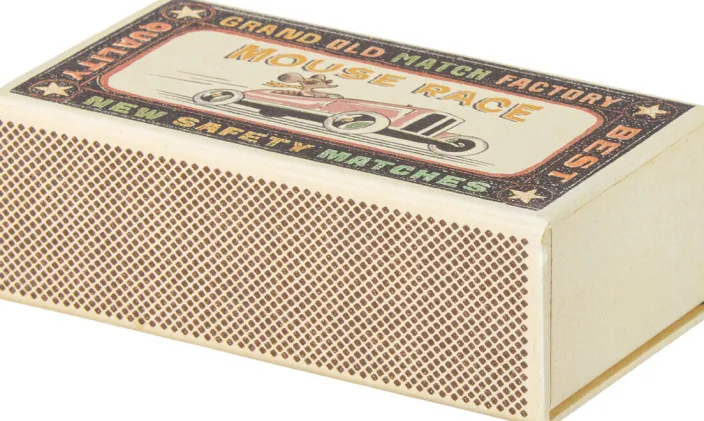 »Große Schwester Maus« in Streichholzschachtel