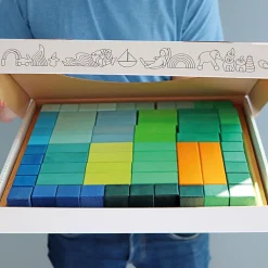 Große Stufenpyramide aus Holz