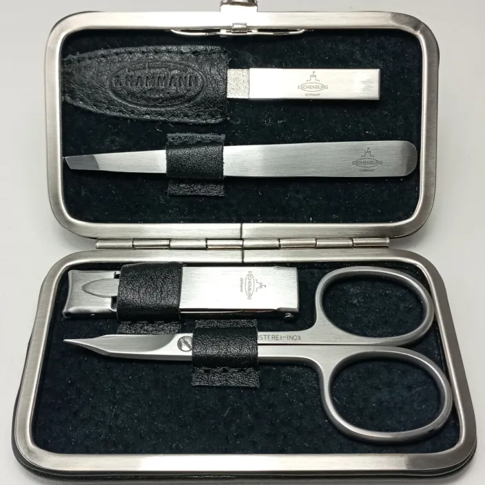 Maniküre-Set im Lederetui