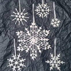 Porzellan Schneekristalle, 6er Set verschiedener Größen