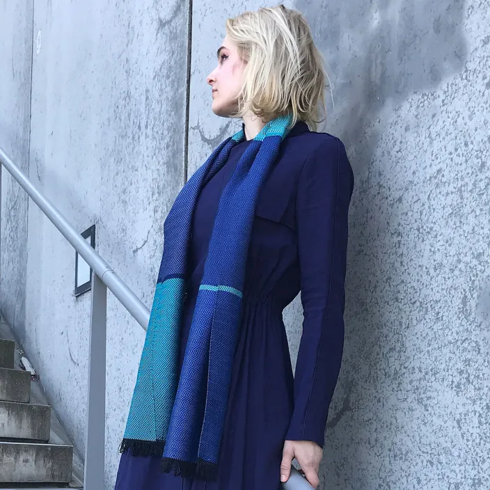 Seidenschal in Blau und Türkis