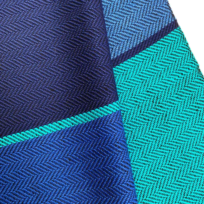 Seidenschal in Blau und Türkis