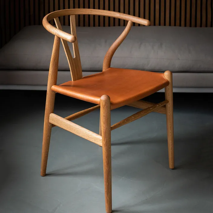 ZEIT Sonderedition »CH24«, Wishbone Chair aus Eiche und Leder