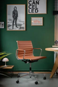 ZEIT-Sonderedition »Vitra Alu Chair EA 118«, poliert